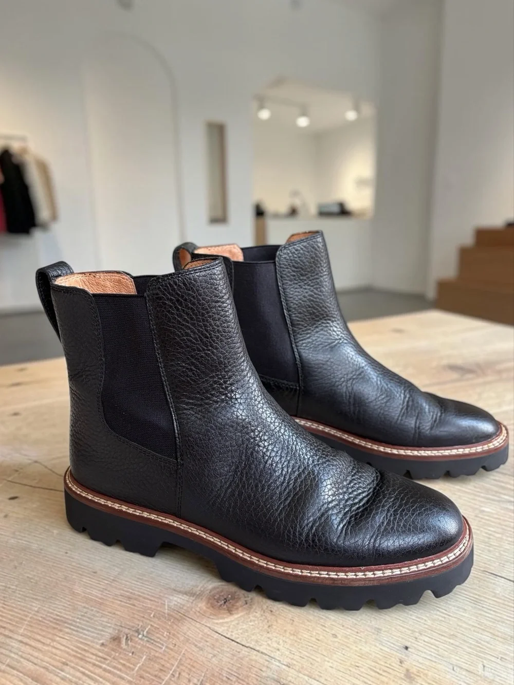 Madewell Chelsea The Citywalk Lug-sole Boot in Black Leather
